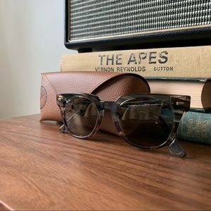 Ray-Ban Meteor Striped Havana-Case Included